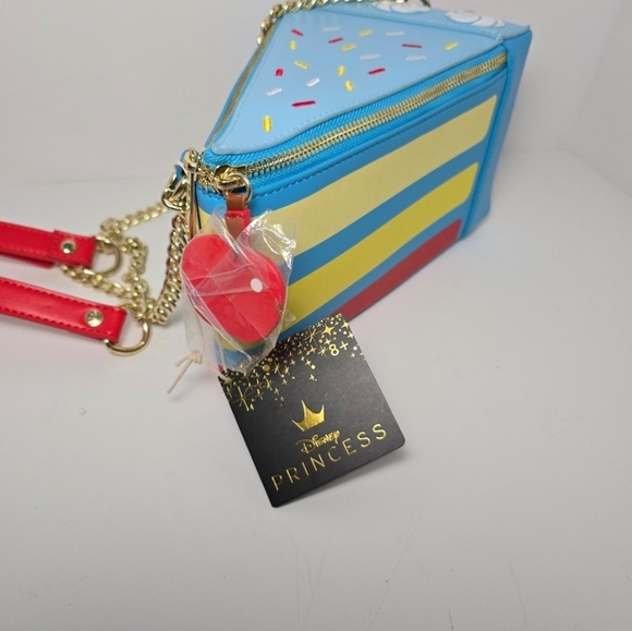 Loungefly disney Princess snow whites cake crossbody Snow White Chain Strap nwt - Picture 8 of 11